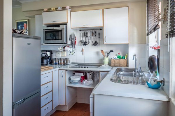 What are the key features to look for in a high-capacity refrigerator for large families?