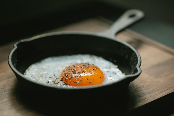 How to select the best cast iron skillet for a UK home?